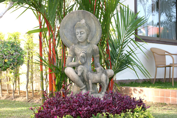Figur im Garten des Thai Garden Resort Pattaya,