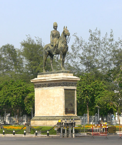 Reiterstandbild von König Rama V. an der Royal Plaza in Bangkok.