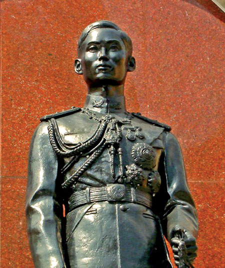 Statue von König Rama VIII.