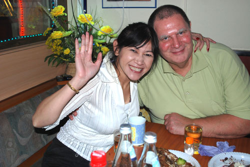 Farang Dieter mit Thaifrau Pit