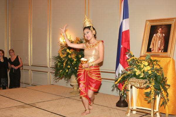 Thaitanz vor dem Königsbild 2008