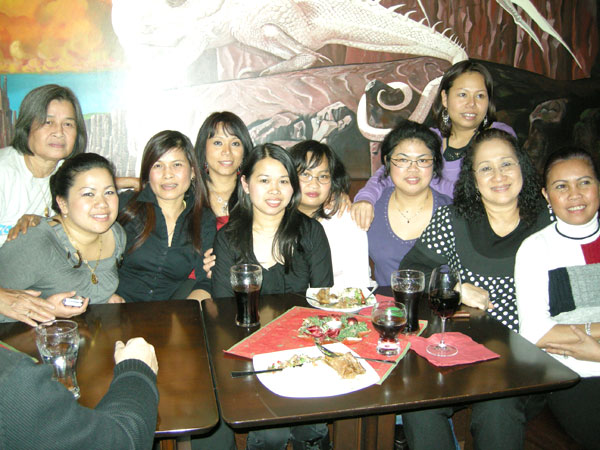 lustige Runde von Thailänderinnen