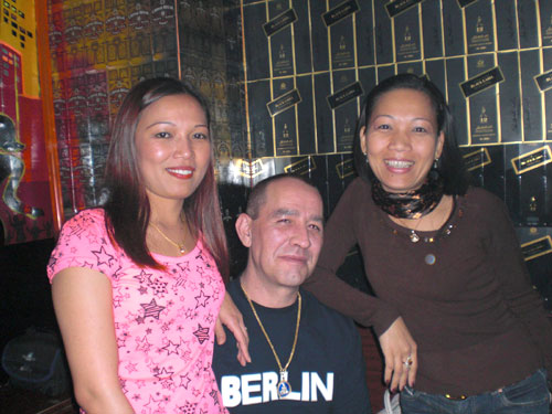 Ihm und Lek sind Schwestern 2008