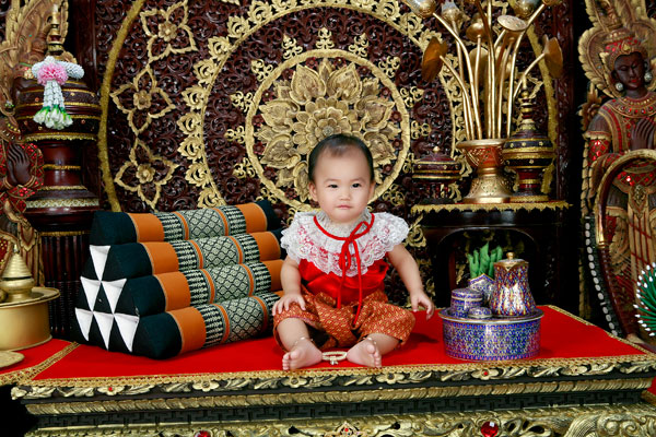 Thai-Baby im Foto-Studio