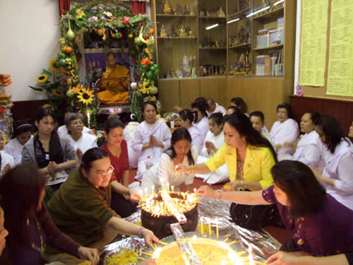 Zeremonie im Wat Buddharama Berlin