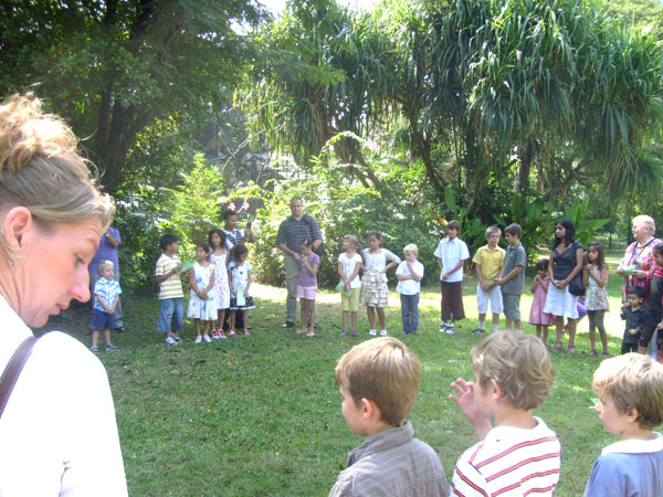 Spiele für die Kids im Garten der Deutschen Botschaft in Bangkok