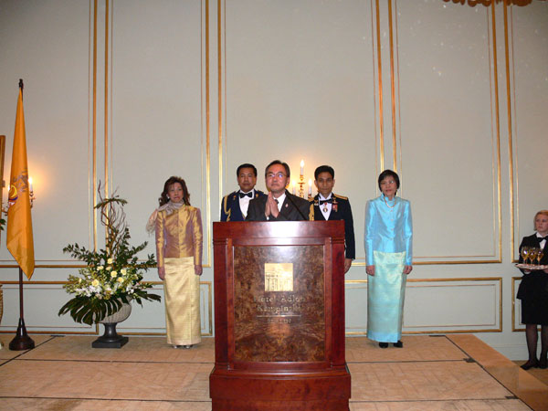 Des thailändischen Königs 82. Geburtstag in Berlin.