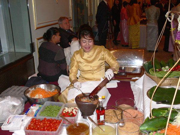 Des thailändischen Königs 82. Geburtstag in Berlin.