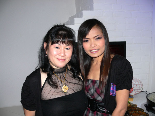 Dung Ding strahlt mit der kleinen Noi.