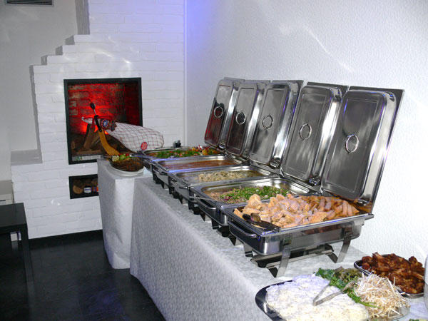 Feines Thai-Buffet zur Eröffnung.