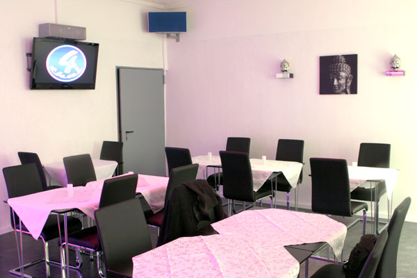 Der vordere Gastraum im neuen Thairestaurant "4 Thai" in Berlin.