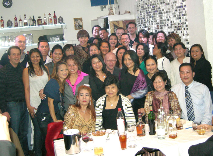 Grosses Hallo der vielen Freunde und Gäste aus der Thai-Gemeinde der Hauptstadt im "4Thai".