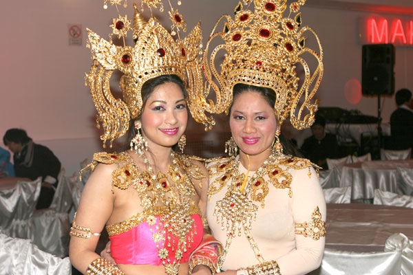 Nenn mit ihrer Tante Dimmy vom Beauty Salon Crystal Lotus in Berlin