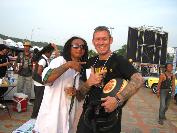 Ja ja der Bodo, ein wirklich hartes Leben in Thailand...