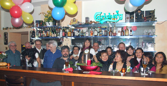 Melo mit seinen vielen Stammgästen am Südstern