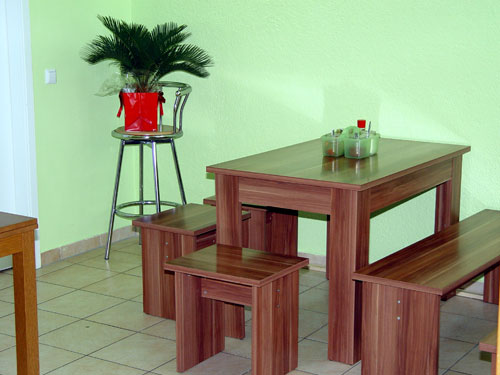 Die Einrichtung ist schlicht und sachlich.