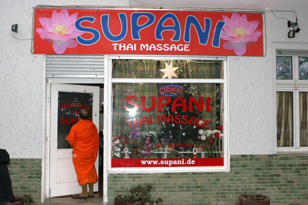 Der Abt bei der Weihe