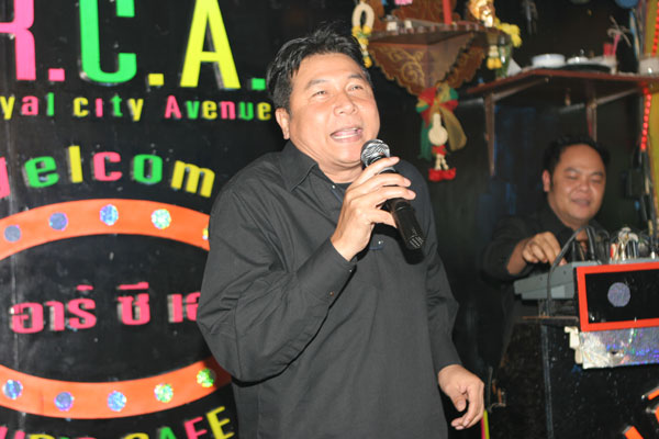 Thaisänger Tom Dundee in Berlin