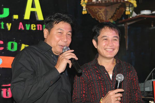 Thaisänger Tom Dundee mit Toi im RCA