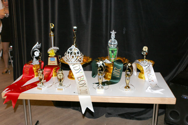 Die Preise beim Benefiz für die Opfer des Hochwassers in Thailand