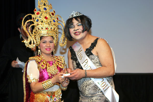 Thaitänzerin Dimmy und Bobo