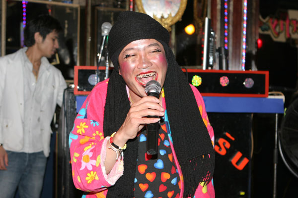 Thai-Comedian Toi hat einen guten Zahnarzt...