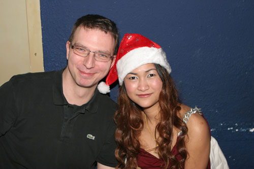 Andreas und Bee, ja, von links oder von rechts?