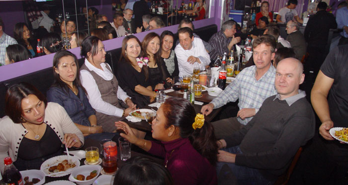 Volle Hütte im Excite - und THAIGER-Fussballer Helmut staunt...