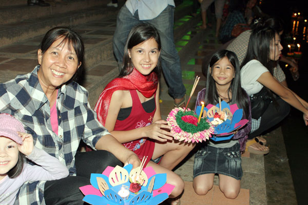 Der Krathong wird vorbereitet