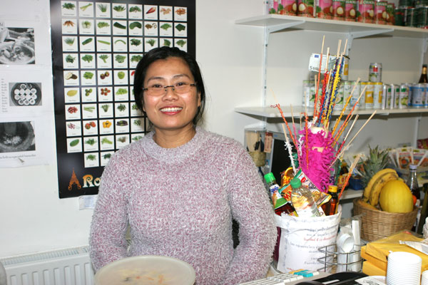 die Chefin des Nonfek Asiashops in Berlin 2008