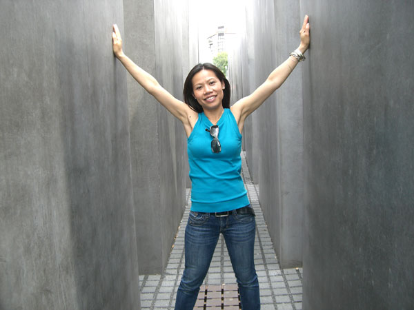 Thaufrau Riam im Holocaust Denkmal 2008