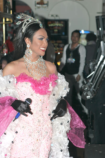 Strahlende Schönheit beim Auftritt im Musik-Cafe Scorpion.