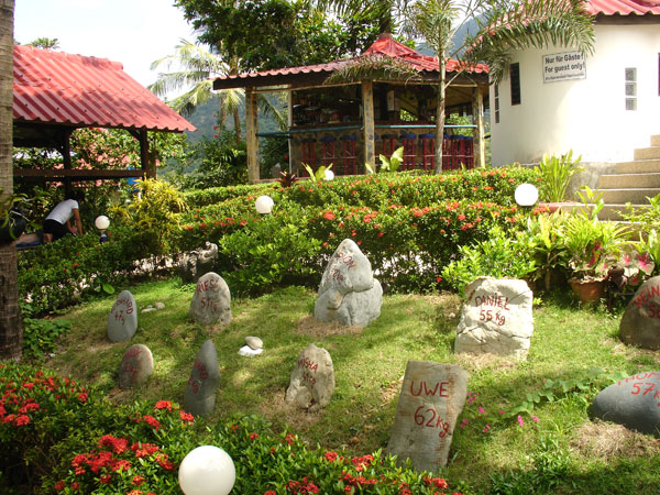 Kein Friedhof - diese Klamotten wurden hochgeschleppt.