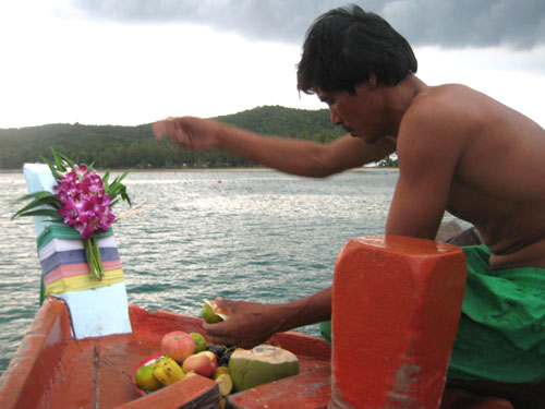 Zuerst der Segen für das Meer.