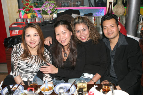 Mit von Yuvadee kümmert sich um die Gäste.