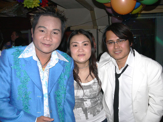 Sänger Samran Bunlarp, Gee von Reinald und Juwelier Yad, von links.