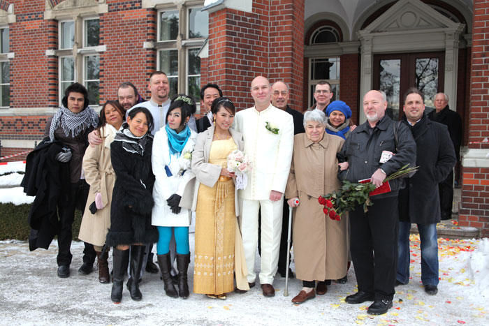 Grosse Hochzeitsgesellschaft in Berlin Britz.