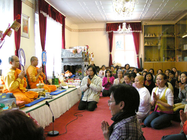 Im Wat Buddhavihara in Berlin