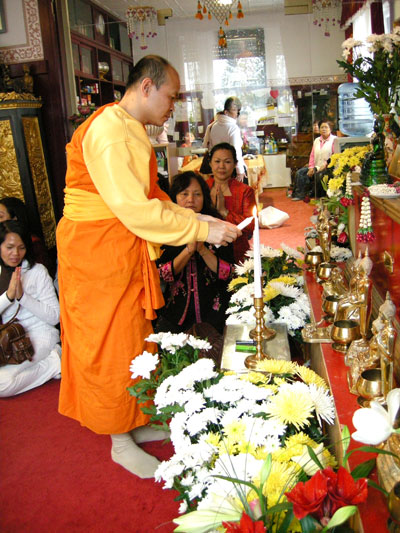 Der Abt des Wat Buddhavihara in Berlin