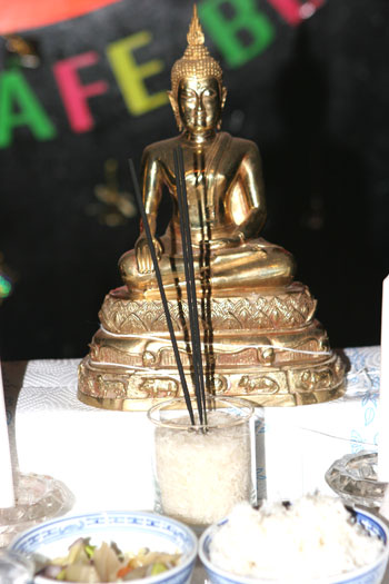 Buddhastatue in dem Berliner Musik-Cafe.