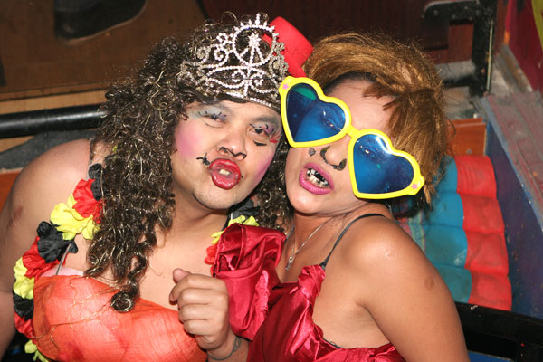 Das sind keine Thaifrauen - aber trotzdem schön