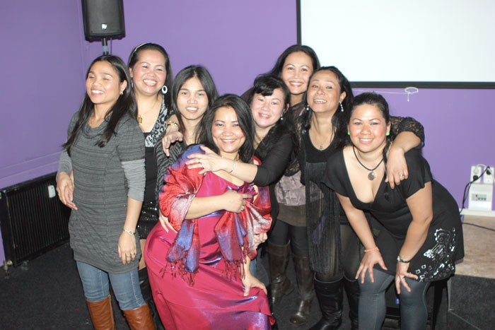 Jimmy in Rot mit der ganzen Thai-Meute im Excite in Berlin 2011