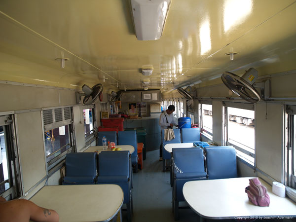 Bahnabteil in der Thaieisenbahn