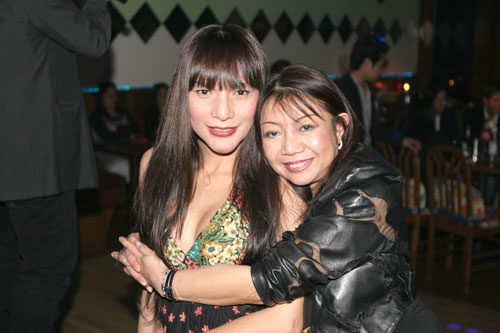 Kleiner Star des Abends Malee, links