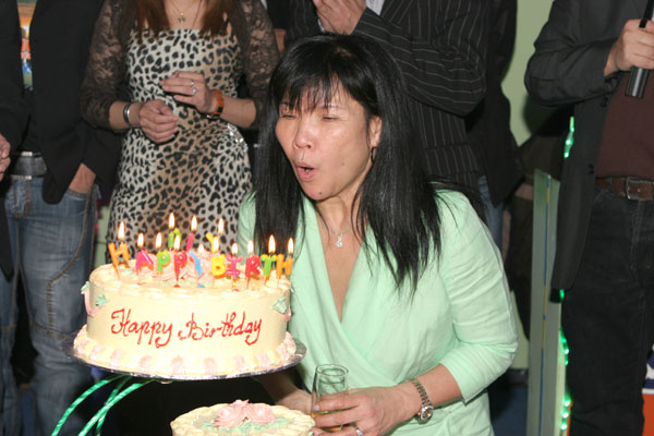 Das ist Oy, die Chefin von der Berliner Thaifun Bar. Sie feierte ihren Geburtstag im Scorpion.