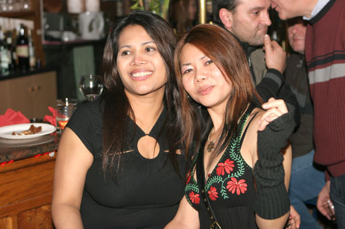 Matthias hinten fragt sich am Bart kratzend, was das alles nur bedeuten soll...