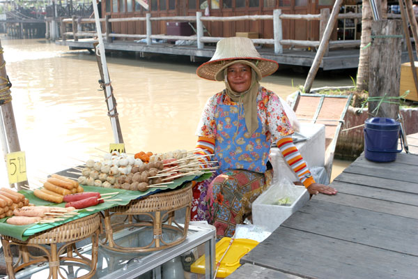Leckere Spiesse im Floating Market von Pattaya.