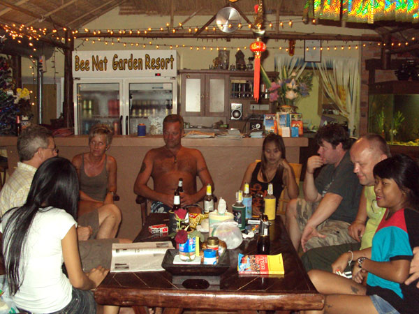 Man kennt sich und feiert auch miteinander