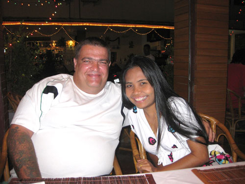 Das ist Jürgen, der Chef, mit seiner Thaifrau Pu.