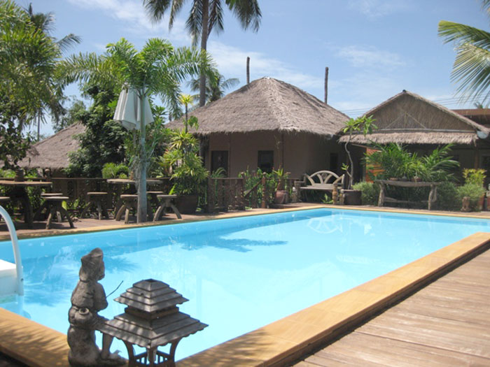 Der herrliche Pool im Bee Nat Garden Resort